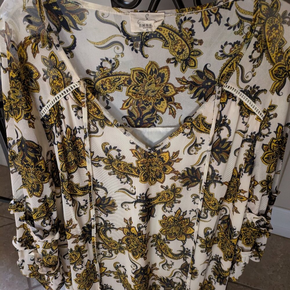 ~NWOT adorable Blouse